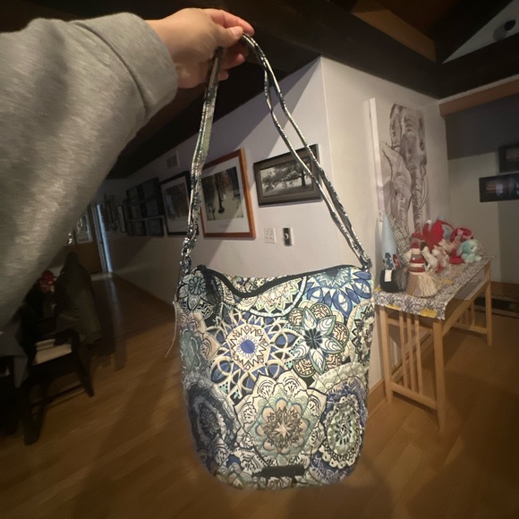 Vera Bradley Handbags - VERA BRADLEY NWT - bucket crossbody